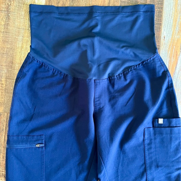 FIGS Yola Maternity Navy - Picture 3 of 7